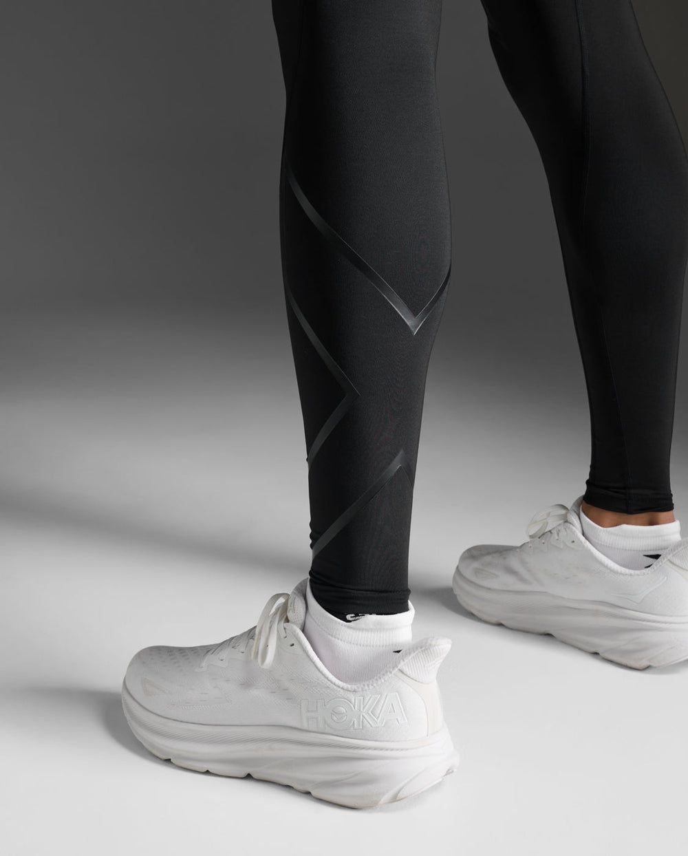 RESISTANT MULTINESS（マルチネス） Form Stash Hi-Rise Compression 7/8 Tights with Pockets – 2XU