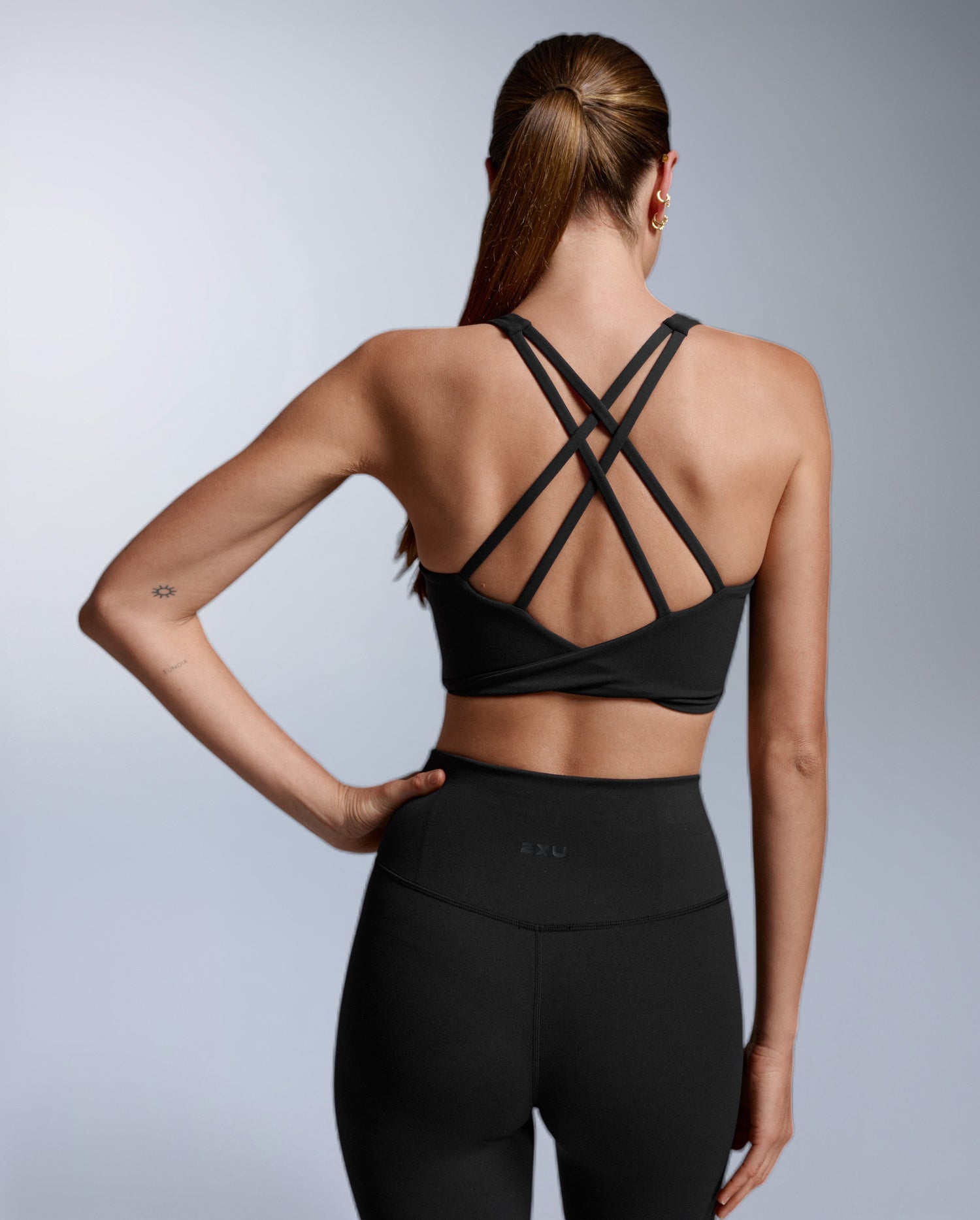 Fluid Twist Back Bra, Black/Black