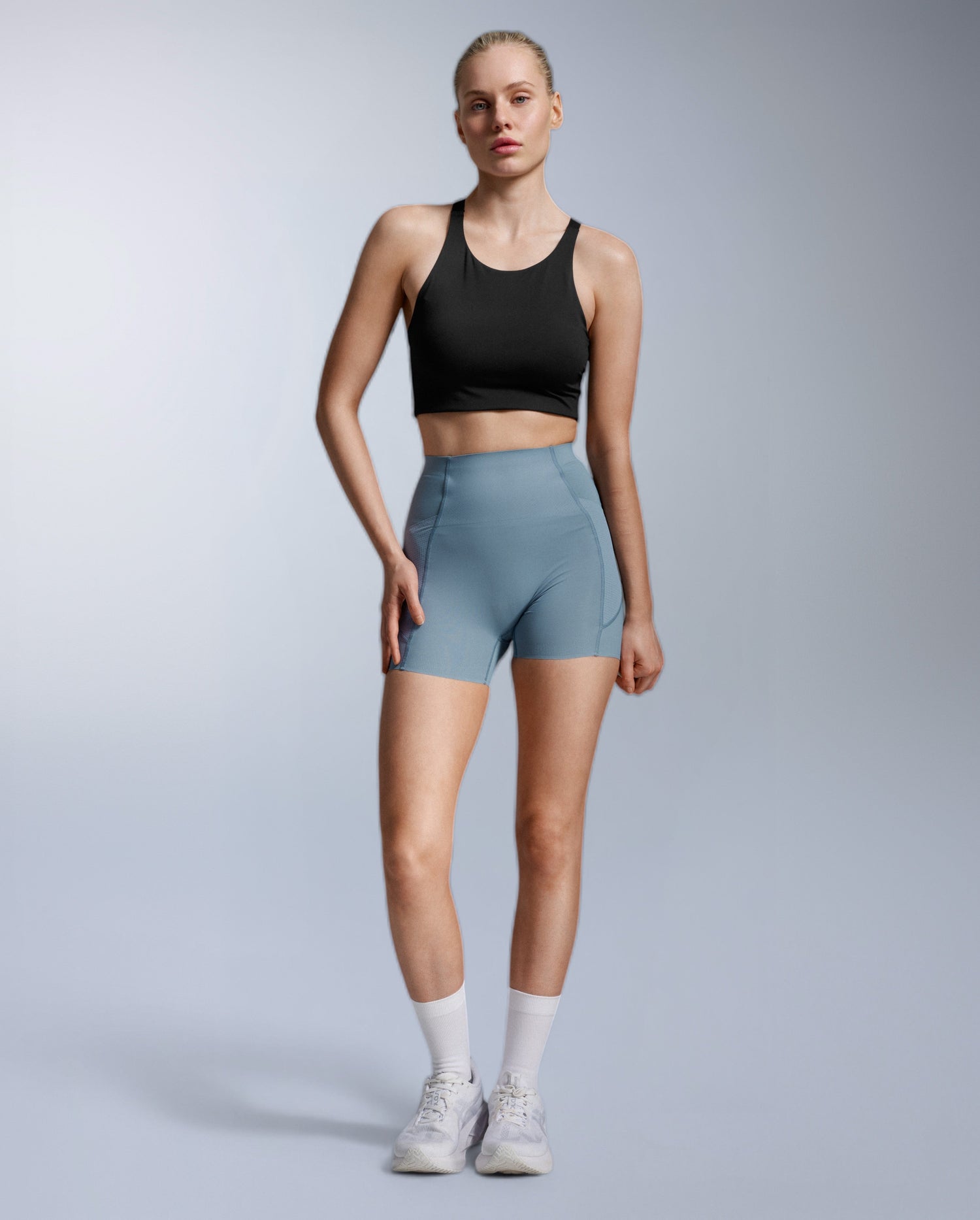 Aero Trail Medium Impact Bra, Black/ Black Reflective