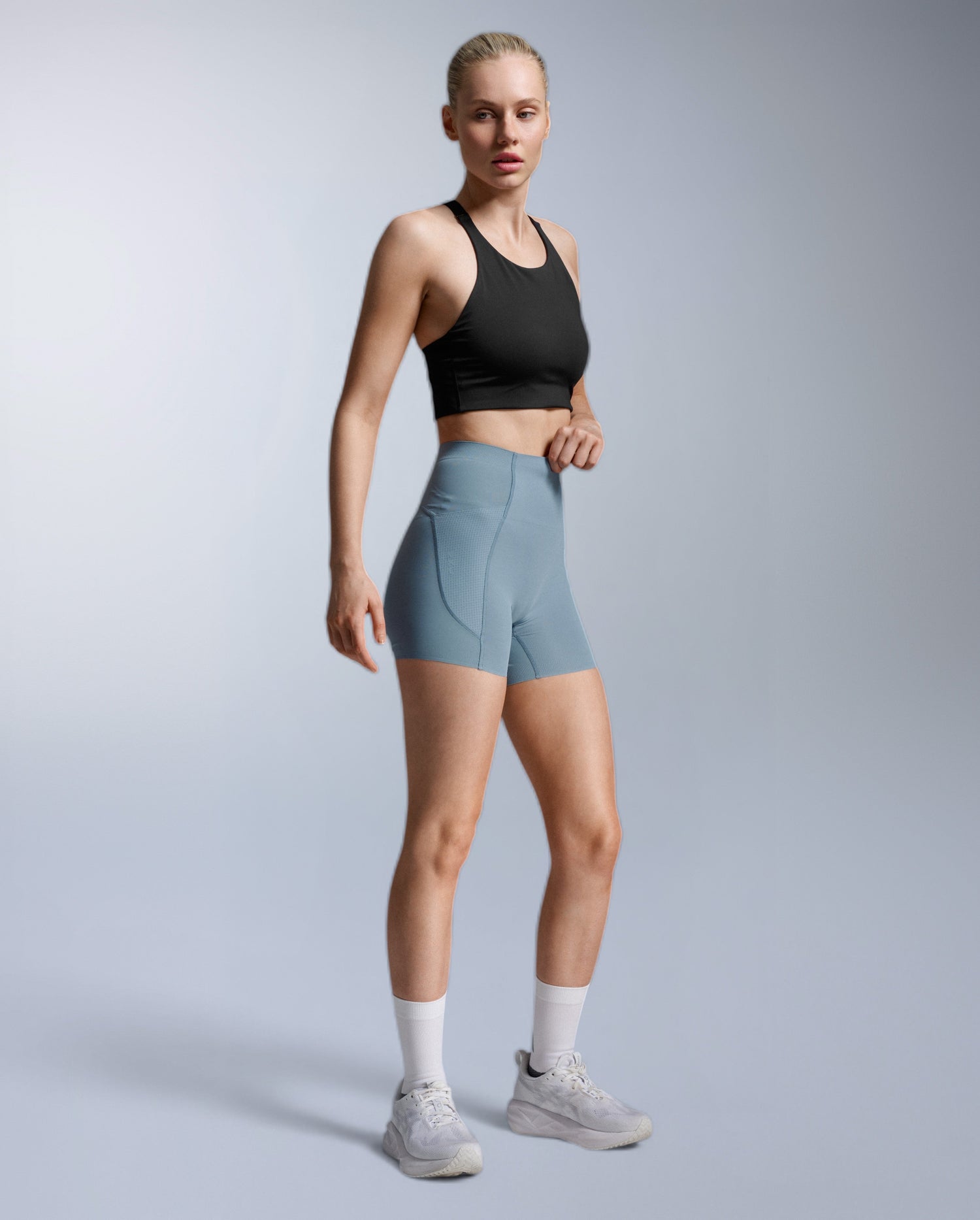 Aero Trail Medium Impact Bra, Black/ Black Reflective