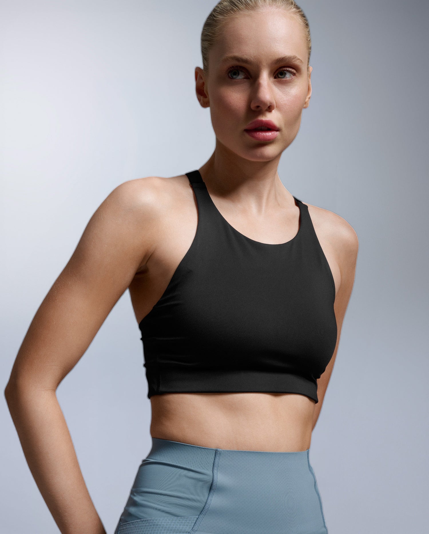 Aero Trail Medium Impact Bra, Black/ Black Reflective