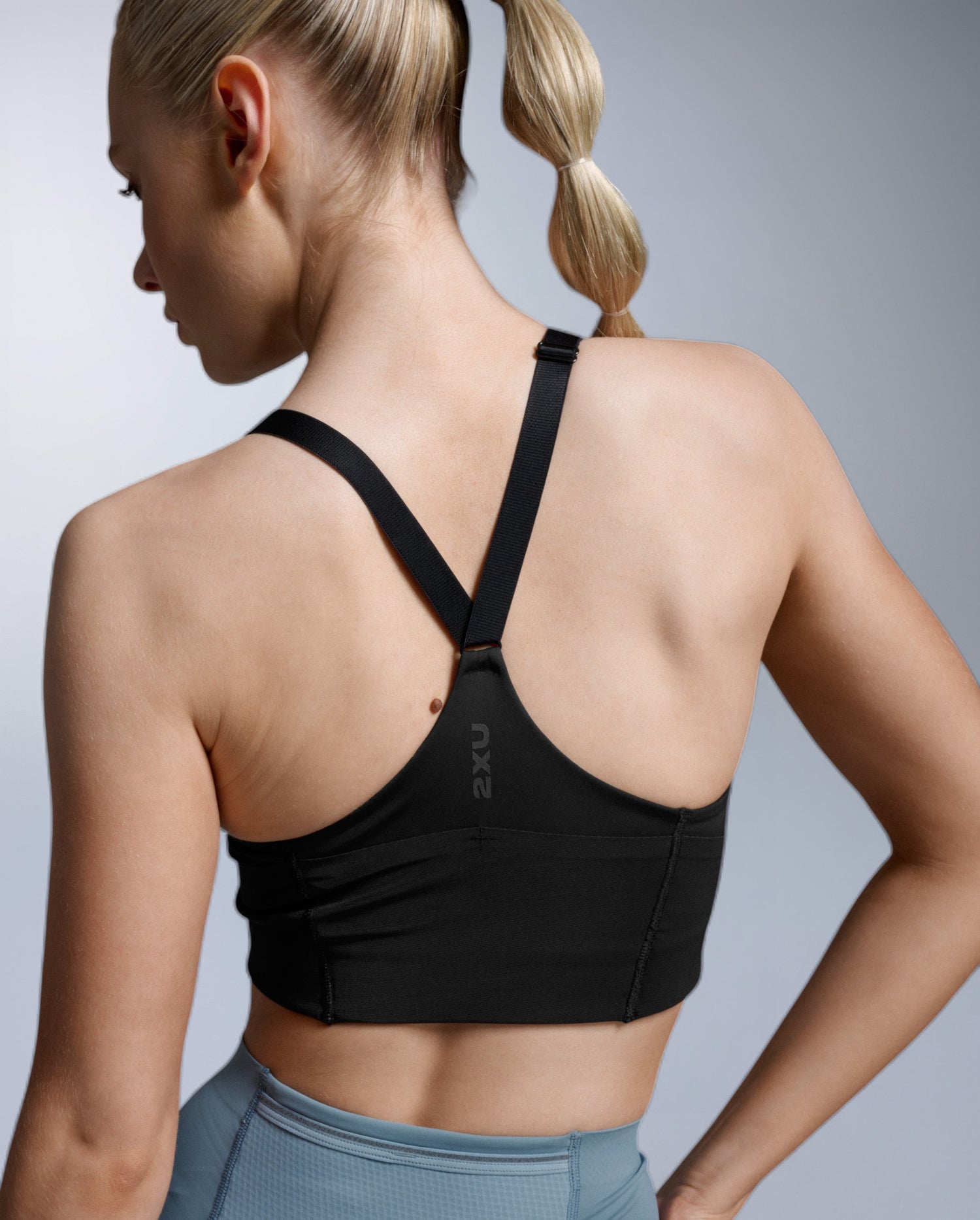Aero Trail Medium Impact Bra, Black/ Black Reflective
